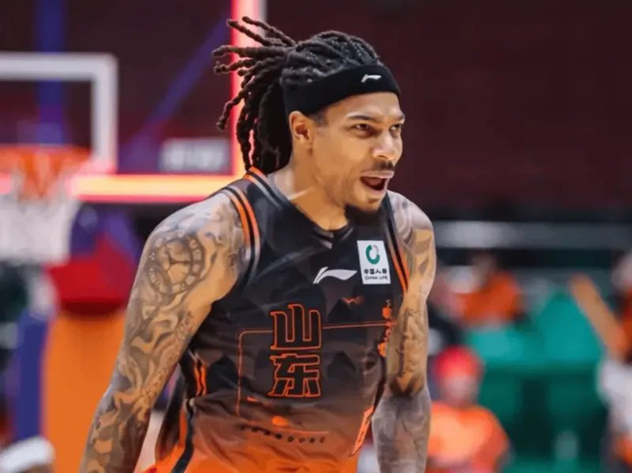 上海男篮主场力克山东 约翰逊爆发助队取胜