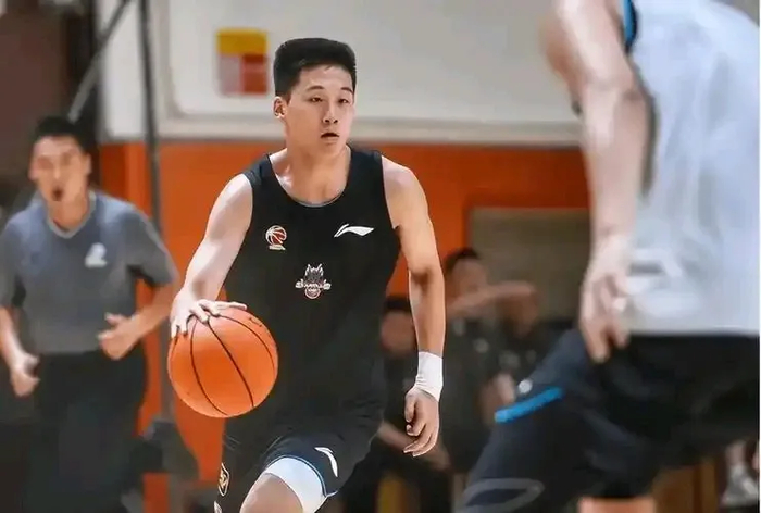 上海男篮主场力克山东 约翰逊爆发助队取胜