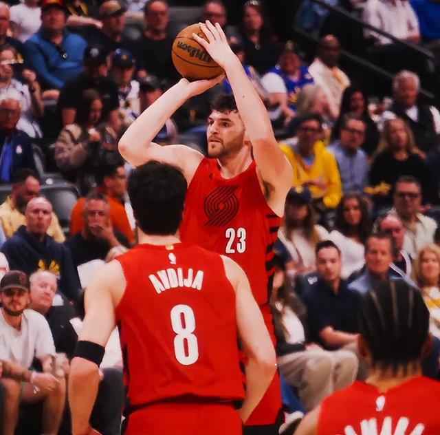 杨瀚森关键补篮逆转G2 克林根三分爆发领跑内线