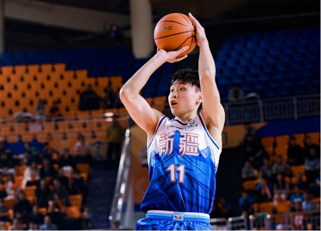 新疆队逆转同曦终结四连败，团队火力压制对手