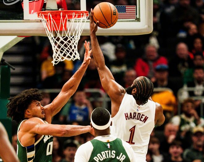 雄鹿低概率进季后赛 骑士逆风翻盘123-116胜