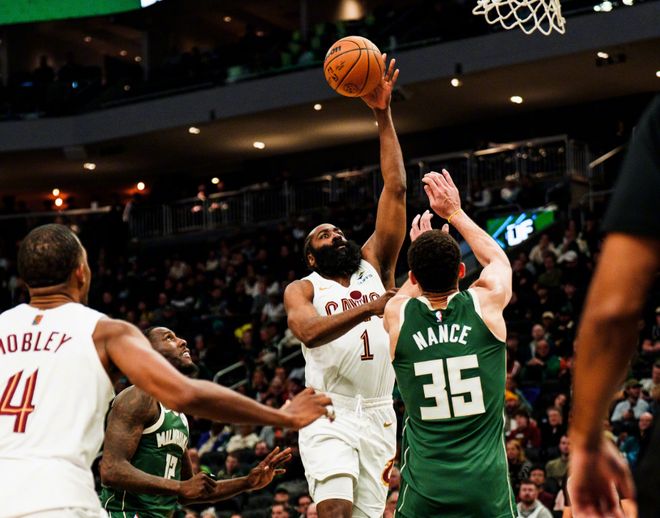 雄鹿低概率进季后赛 骑士逆风翻盘123-116胜