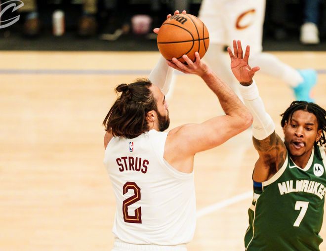 雄鹿低概率进季后赛 骑士逆风翻盘123-116胜