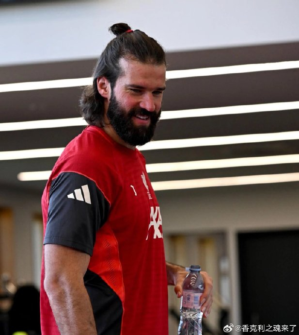 利物浦前锋戈麦斯复出训练 恩迪亚耶展现惊人力